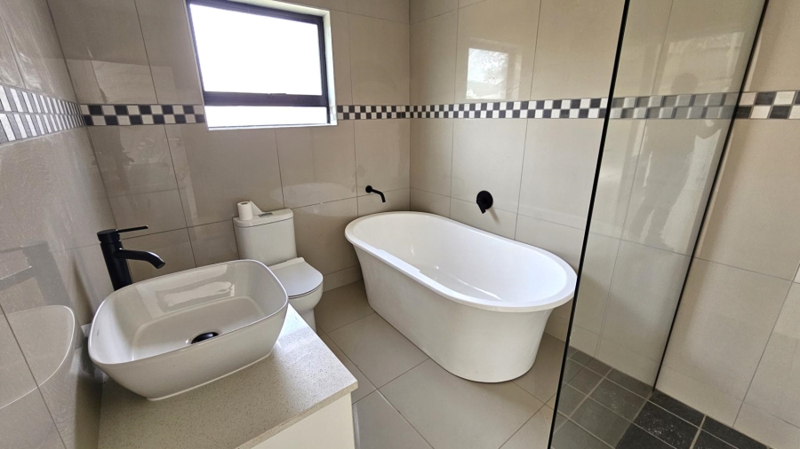 5 Bedroom Property for Sale in Melodie North West